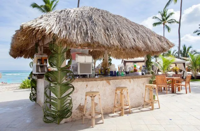 Hotel Todo Incluido Majestic Elegance Punta Cana bar playa